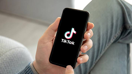 别再把TikTok当娱乐平台！外贸工厂零成本拿询盘的红利，2026年还能抢